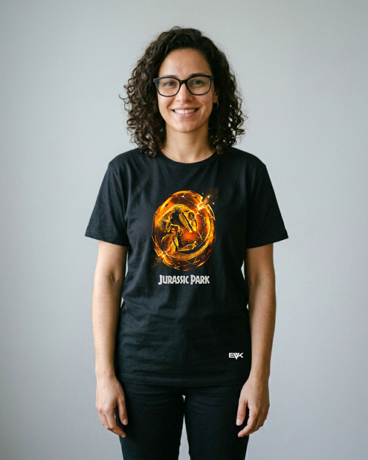 Camiseta Jurassic Park – Raptor Amber Egg Tee