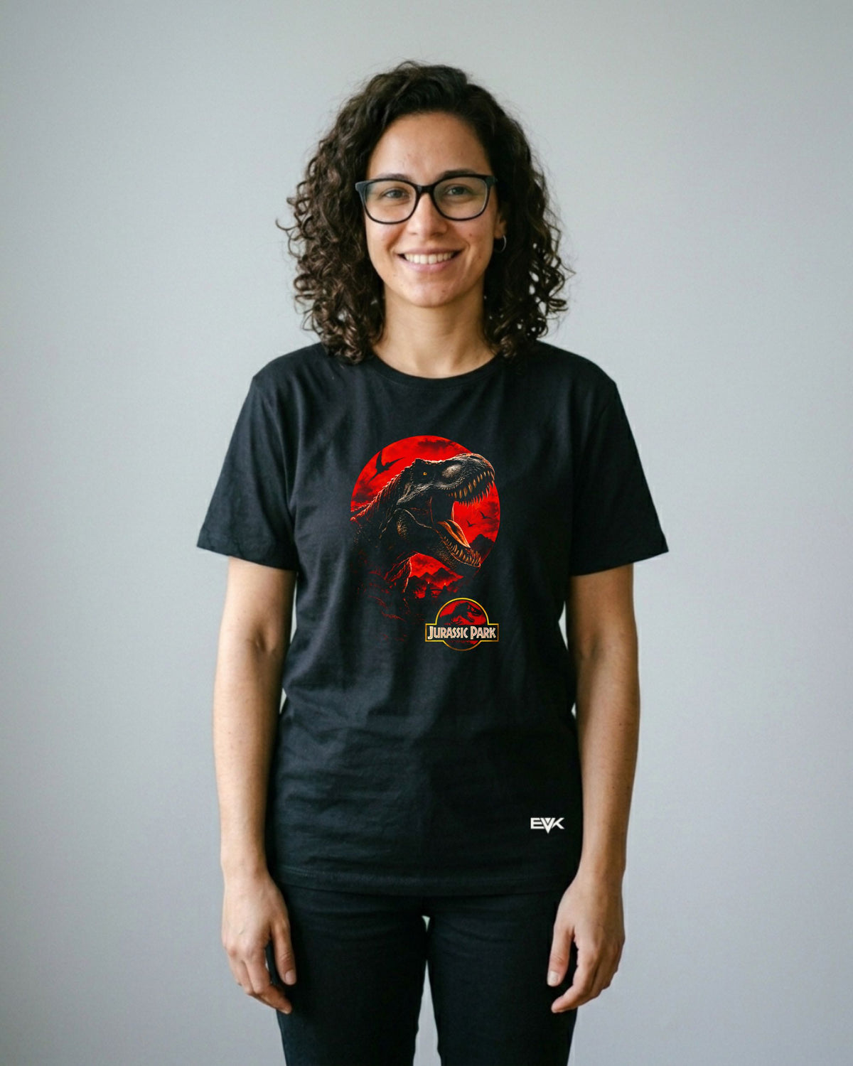 Camiseta Jurassic Park – T-Rex Roaring Moon Graphic
