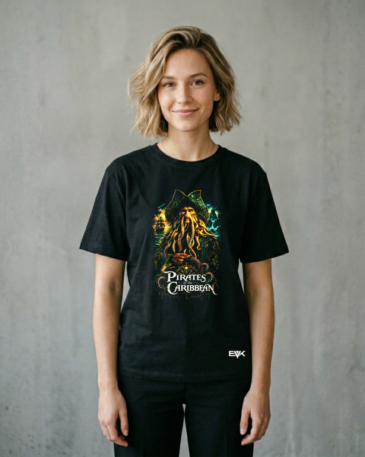 Camiseta Piratas do Caribe – Mona Jones