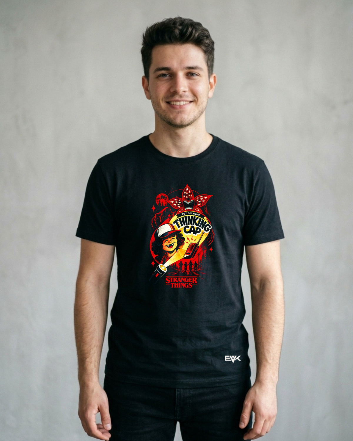 Camiseta Stranger Things – Dustin Thinking Cap