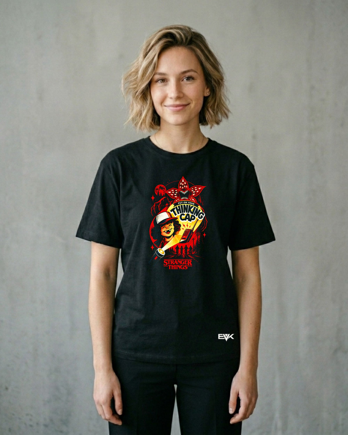 Camiseta Stranger Things – Dustin Thinking Cap